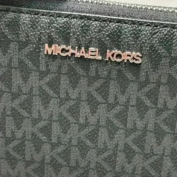 NWT Michael Kors Signature Coated Canvas and Leather Jet Set Travel Wallet - Picture 2 of 8